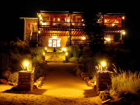 Desert Horse Inn - Klein-Aus Vista - At Night 